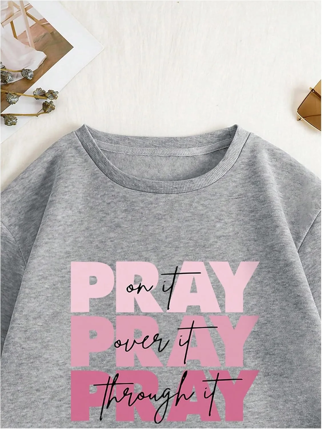 SweatyRocks Women's Sweatshirt Graphic Print Long Sleeve Drop Shoulder Crew Neck Pullover Tops