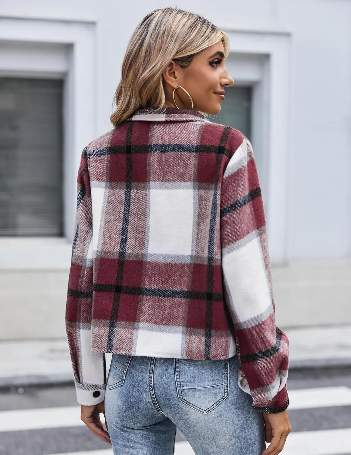Zeagoo Flannels for Women Cropped Shacket Jacket Fashion Plaid Button Down Shirt 2025 Fall Coat Tops